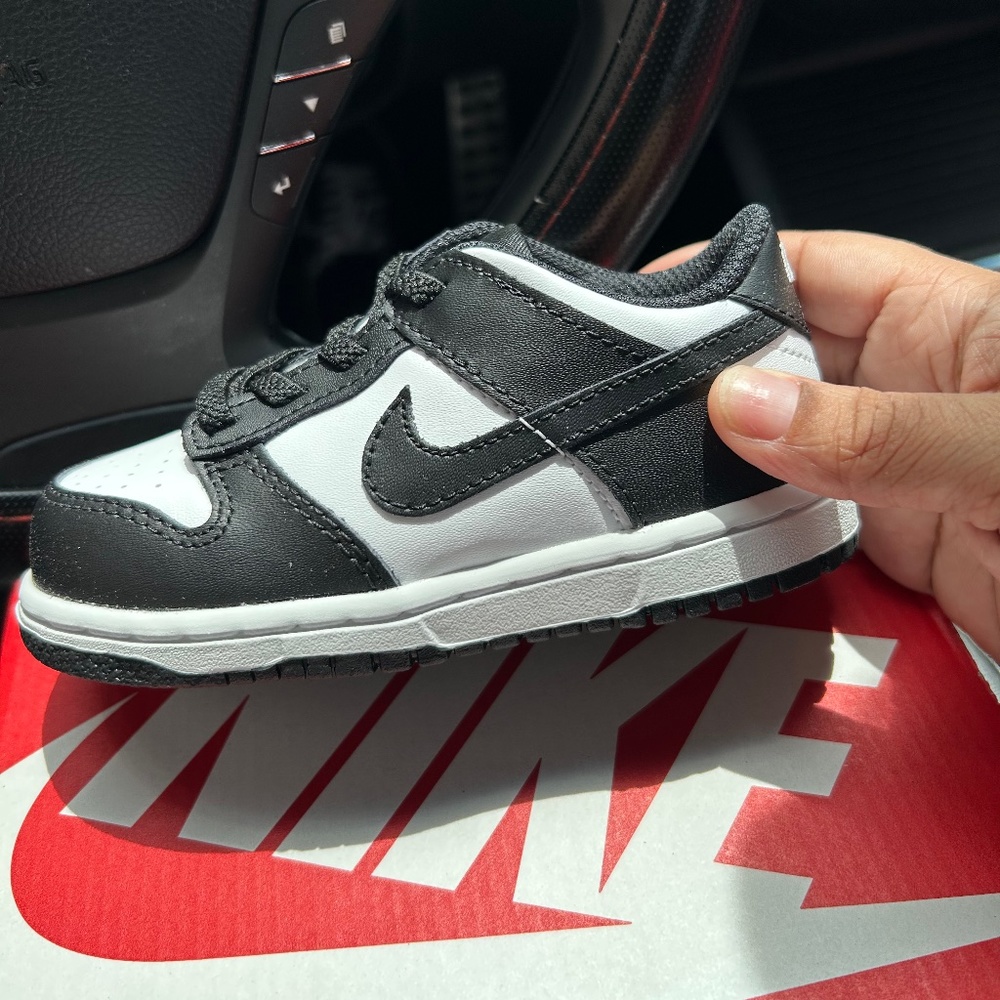Toddler Nike Dunks Panda size 8c SOLD OUT IN STORES